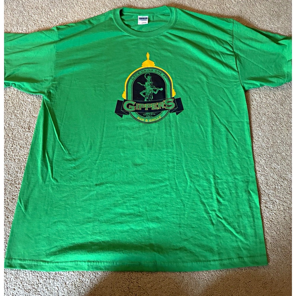 Gildan Ultra Blend Green Gipper's Bar & Grille Leprechaun Graphic T Shirt XL